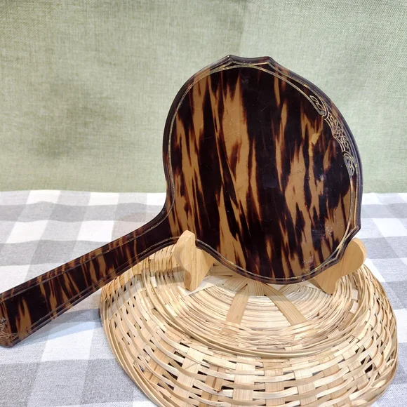 Tortoise Shell Handheld Mirror - Picture 8 of 9